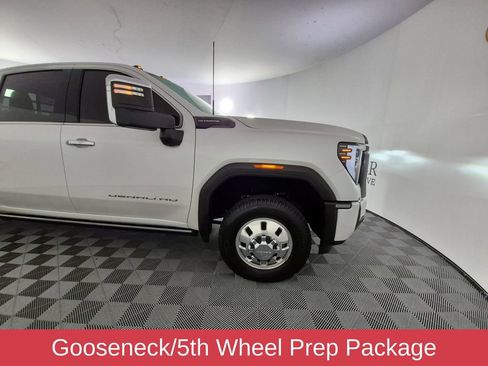 Used 2025 GMC Sierra 3500 Denali Ultimate AWD/4WD image 12