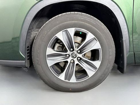 Used 2023 Toyota Highlander XLE AWD/4WD image 34