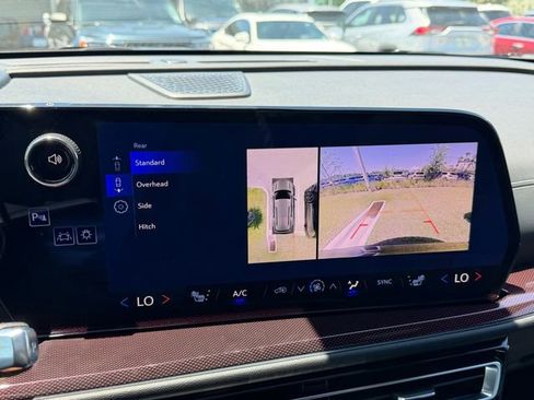 Used 2025 Chevrolet Traverse Z71 w/ Enhanced Driving Package AWD/4WD image 23
