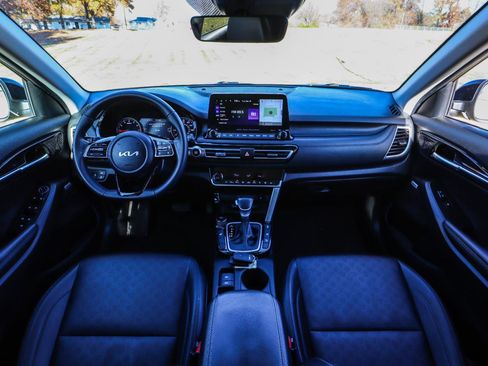 Used 2023 Kia Seltos SX AWD/4WD image 2