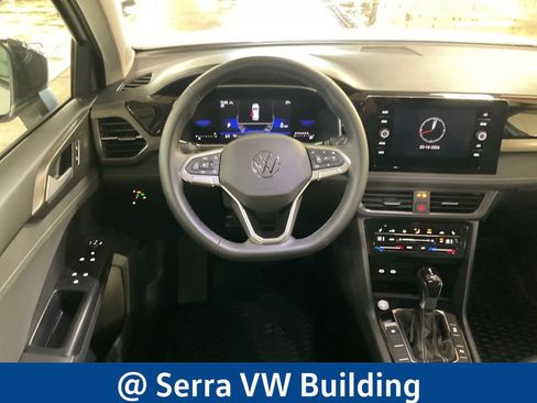 Certified 2025 Volkswagen Taos SE AWD/4WD image 18
