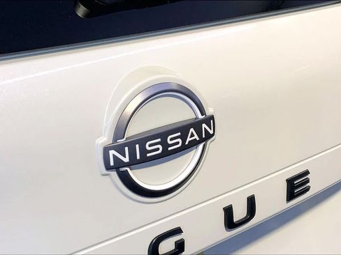 Used 2023 Nissan Rogue SV w/ SV Premium B Package AWD/4WD image 33