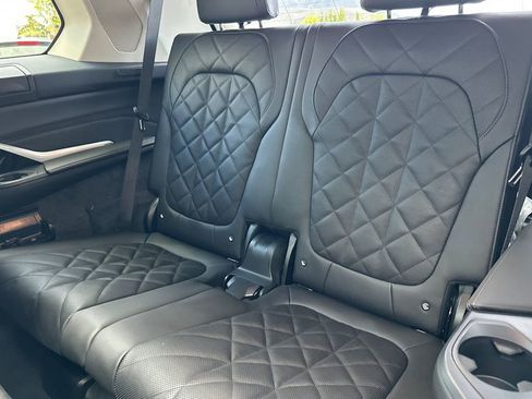 New 2026 BMW X7 xDrive40i w/ Premium Package image 16