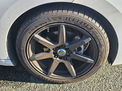 Used 2017 Hyundai Elantra Limited image 9