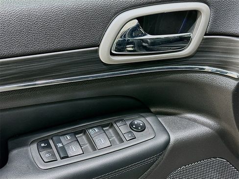 Used 2021 Jeep Grand Cherokee Limited w/ Luxury Group II image 17