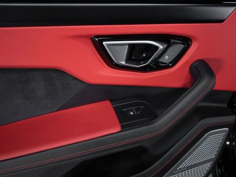 Used 2022 Lamborghini Urus image 40