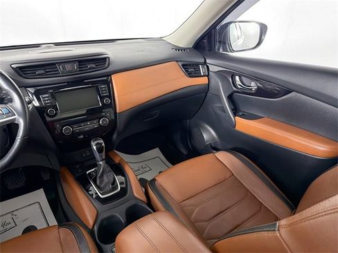 Used 2020 Nissan Rogue SV image 21