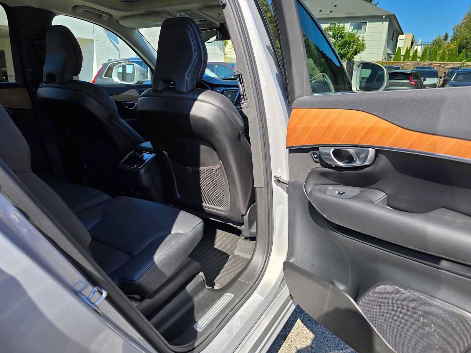 Used 2024 Volvo XC90 B6 Plus w/ Protection Package Premier AWD/4WD image 13