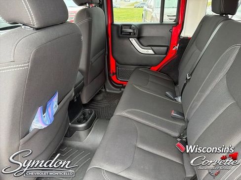 Used 2017 Jeep Wrangler Unlimited Sahara w/ Dual Top Group AWD/4WD image 17