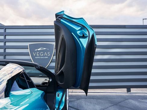 Used 2025 McLaren Artura Spider image 26