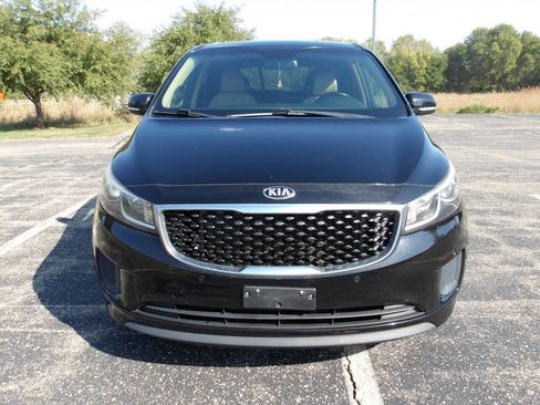 Used 2017 Kia Sedona LX w/ LX Essentials Premium Package image 3