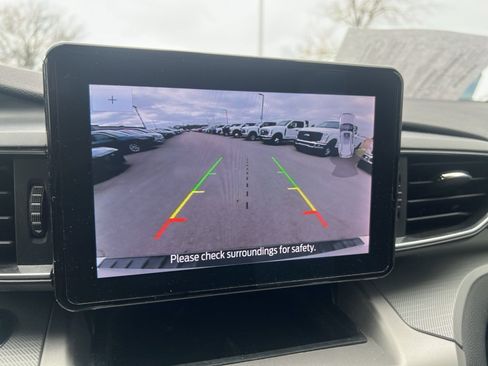 Certified 2022 Ford Explorer XLT w/ Equipment Group 202A image 21