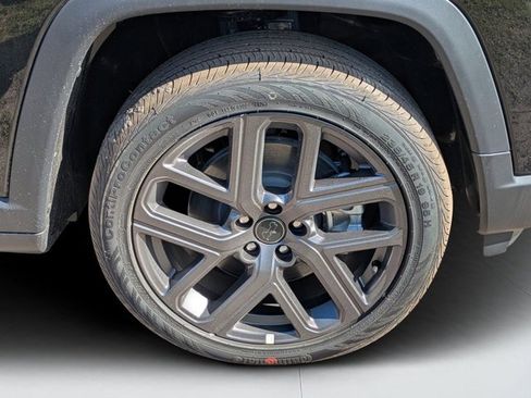 New 2026 Jeep Compass Latitude w/ Sun and Sound Group image 35