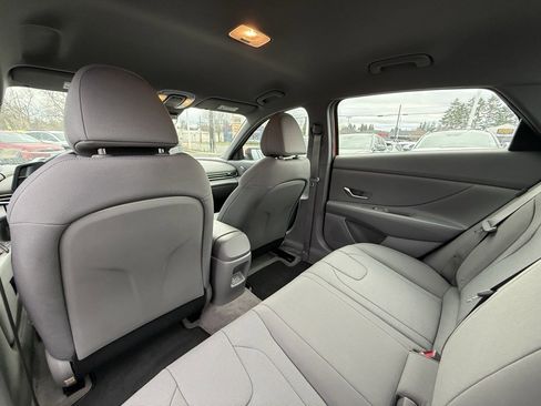 Certified 2025 Hyundai Elantra SE image 15