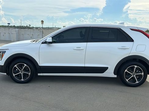 Used 2026 Kia Niro LX FWD image 9