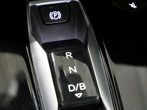 Used 2023 Audi Q4 e-tron Premium image 23