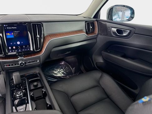 Used 2023 Volvo XC60 B5 Plus w/ Climate Package image 27