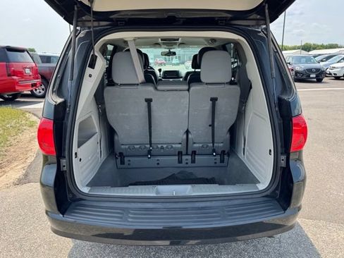 Used 2013 Volkswagen Routan SE FWD image 36