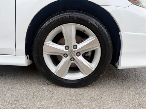 Used 2010 Toyota Camry SE FWD image 30