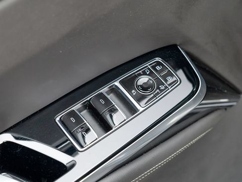 Used 2025 Cadillac Escalade ESV Sport Platinum AWD/4WD image 18