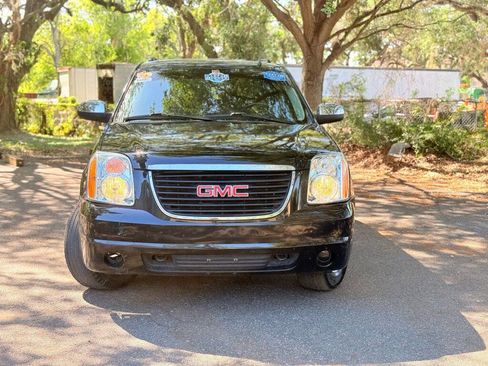 Used 2014 GMC Yukon SLE image 2