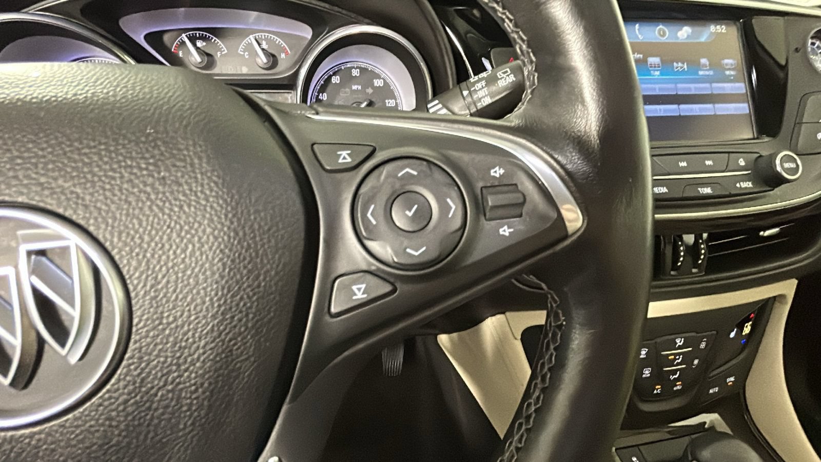 Used 2020 Buick Envision Essence FWD image 21