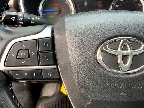 Used 2023 Toyota Highlander XLE AWD/4WD image 24