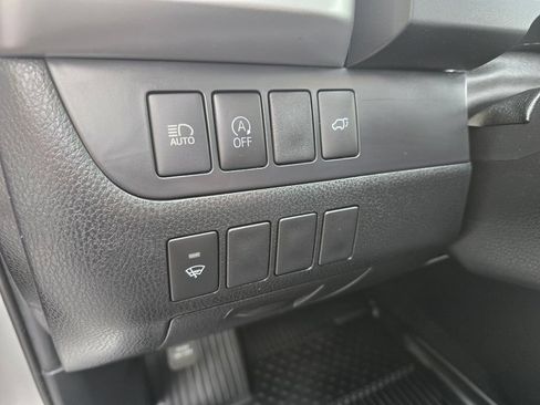 Used 2019 Toyota Highlander XLE AWD/4WD image 19