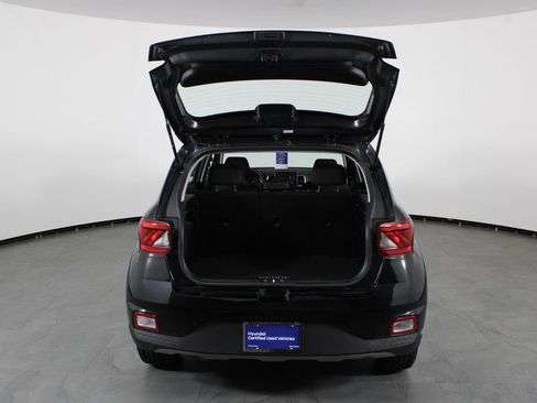 Certified 2022 Hyundai Venue SEL FWD image 17