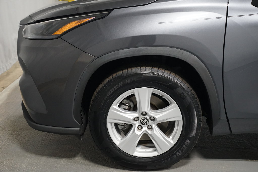Used 2023 Toyota Highlander L FWD image 5