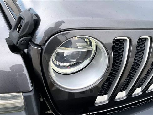 Used 2018 Jeep Wrangler Unlimited Sahara AWD/4WD image 27