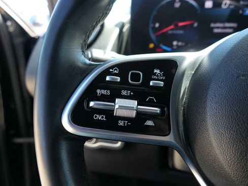Used 2023 Mercedes-Benz GLB 250 4MATIC image 13