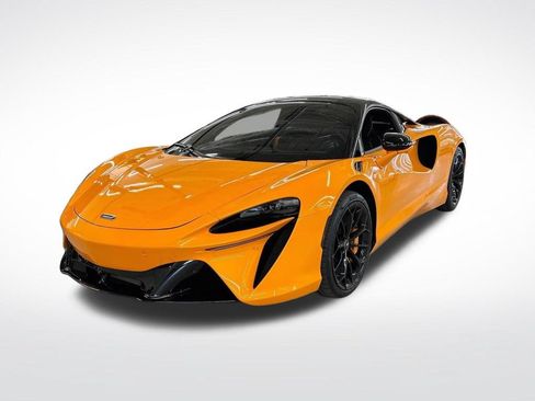 Used 2025 McLaren Artura RWD image 1