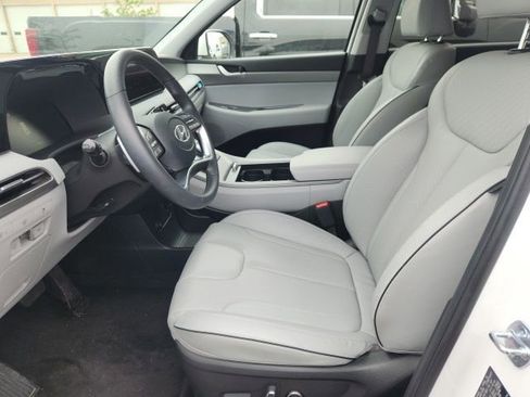 Used 2025 Hyundai Palisade SEL image 2