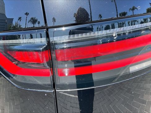 Used 2025 Land Rover Discovery Dynamic SE AWD/4WD image 28