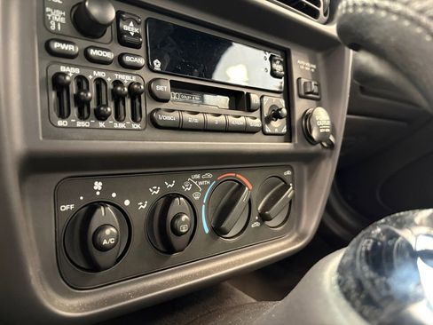 Used 2000 Plymouth Prowler image 18