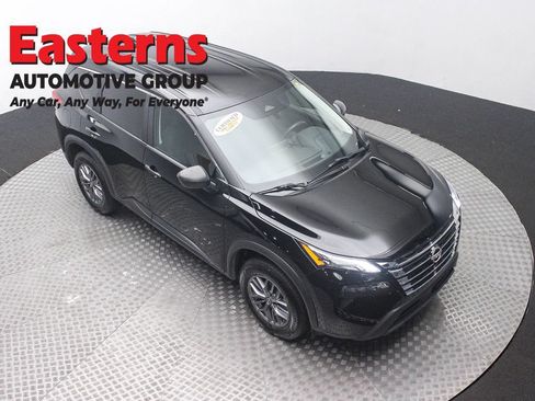 Used 2024 Nissan Rogue S AWD/4WD image 3