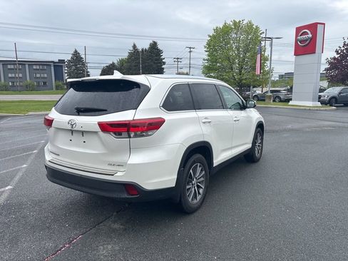 Used 2019 Toyota Highlander XLE AWD/4WD image 7