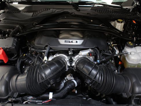 Used 2025 Ford Mustang GT Premium RWD image 28