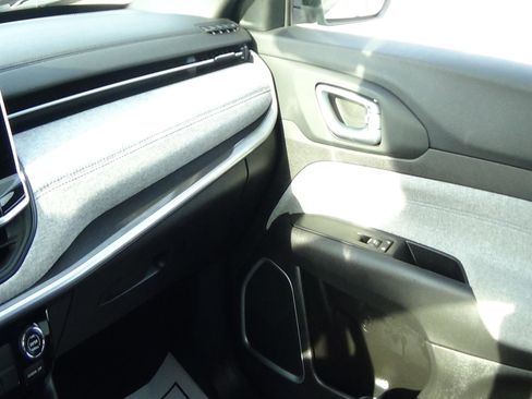 Certified 2025 Jeep Compass Latitude AWD/4WD image 26