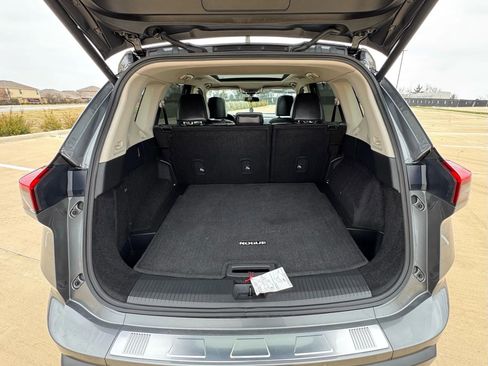 Used 2025 Nissan Rogue SV w/ SV Premium Package image 58