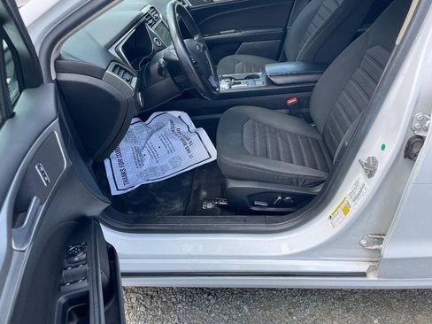 Used 2019 Ford Fusion SE FWD image 10