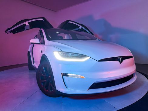 Used 2022 Tesla Model X Plaid AWD/4WD image 2