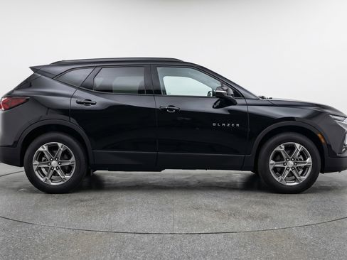 Used 2025 Chevrolet Blazer LT image 11