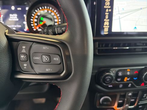 Used 2024 Jeep Wrangler Unlimited Rubicon w/ Technology Group image 21