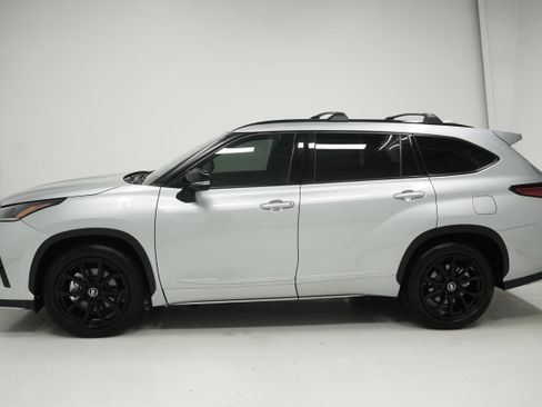 Used 2021 Toyota Highlander XSE FWD image 7