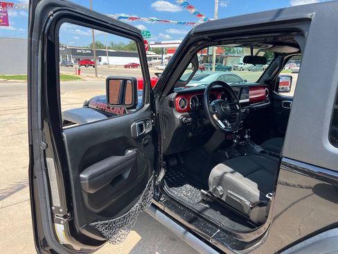 Used 2018 Jeep Wrangler Rubicon AWD/4WD image 9