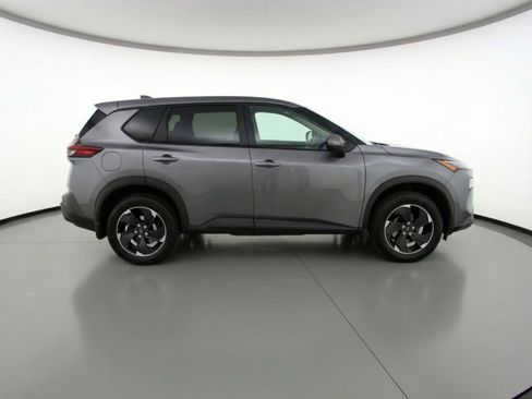 Used 2025 Nissan Rogue SV image 11
