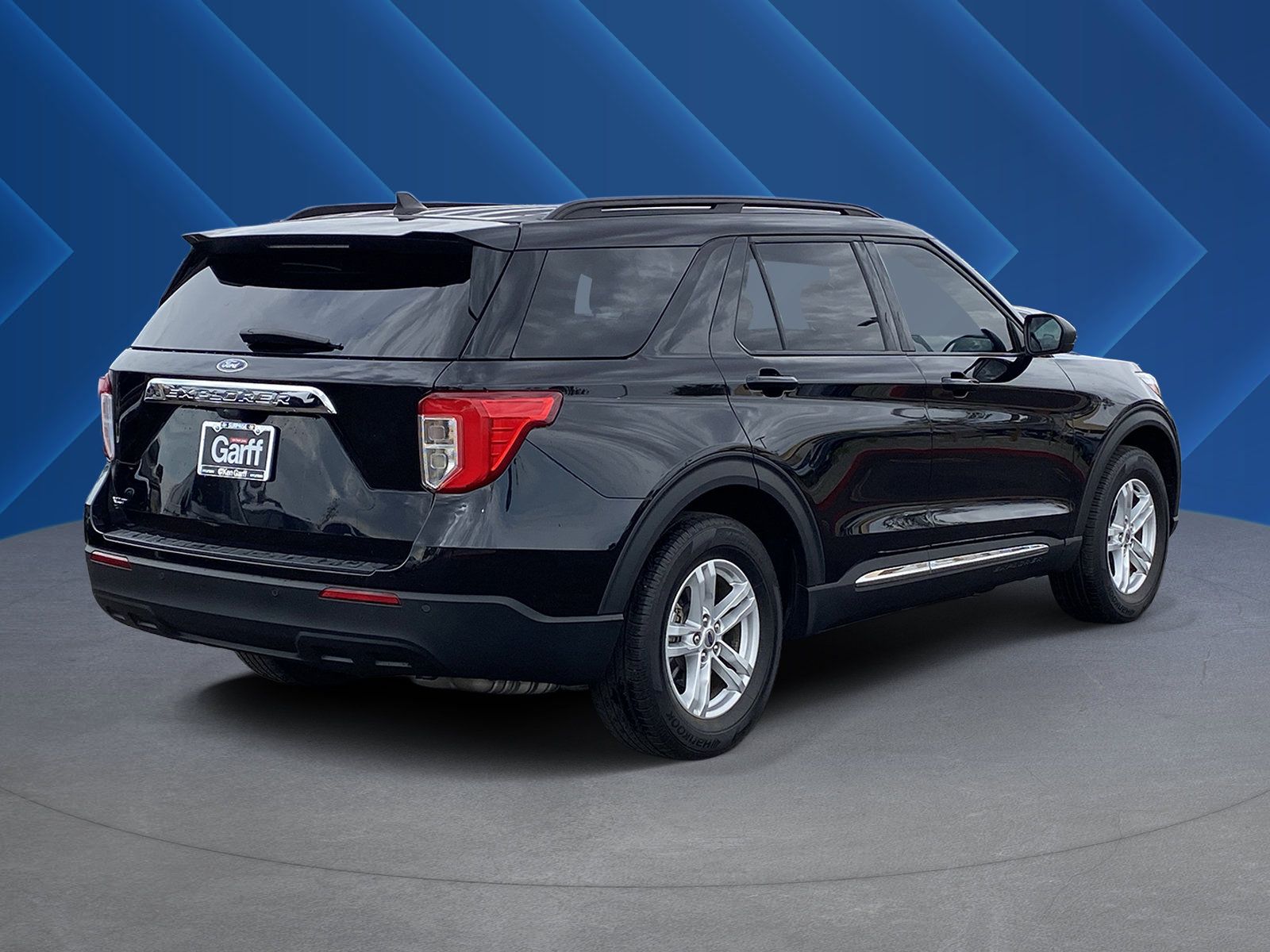 Used 2024 Ford Explorer XLT RWD image 3