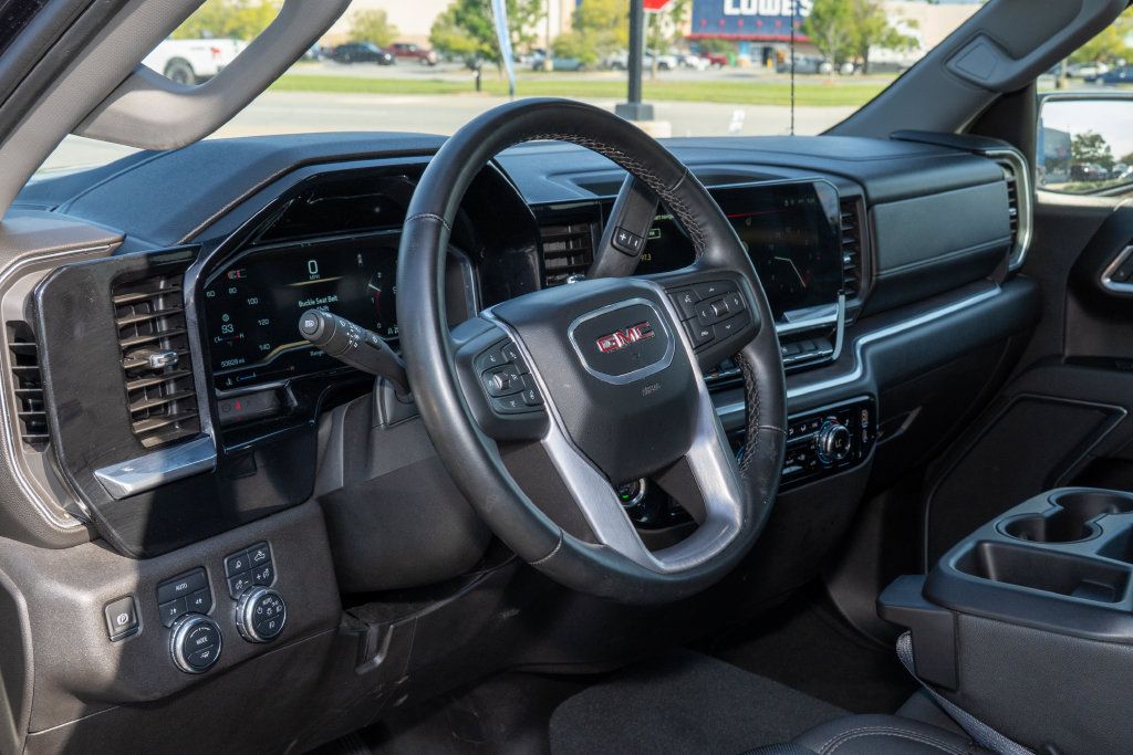 Used 2025 GMC Sierra 1500 SLT AWD/4WD image 14